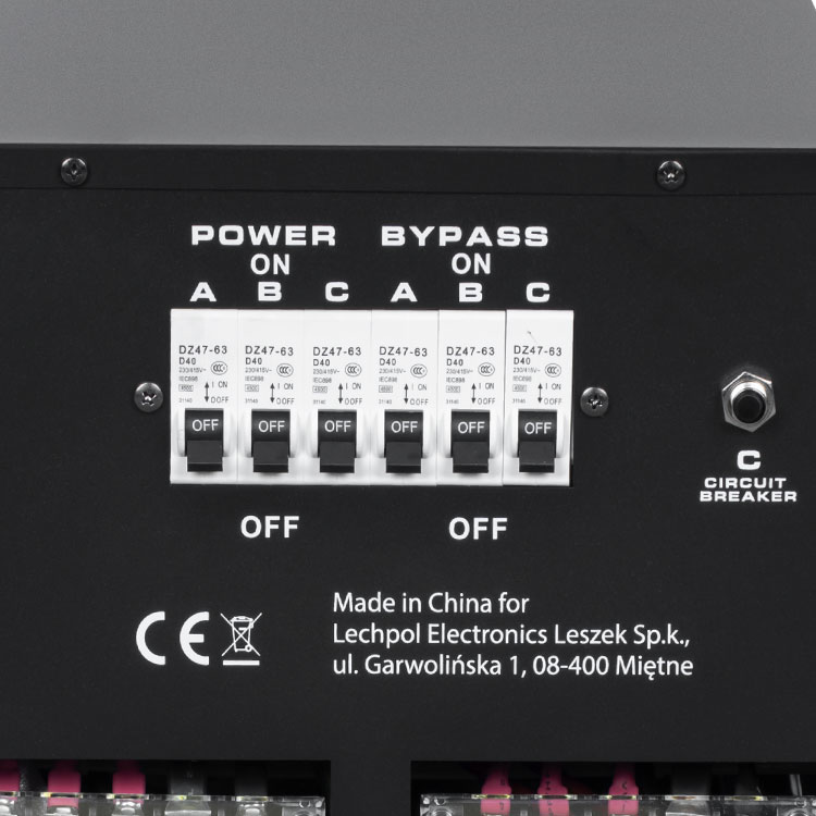 Stabilizator de tensiune trifazat cu functie BYPASS